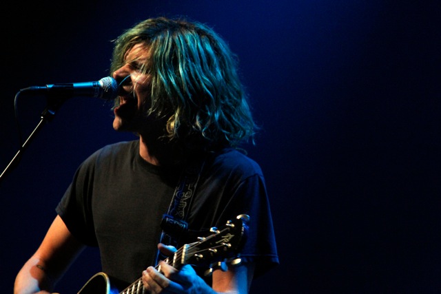 GROUPLOVE’s opening set demanded audience attention with intricate lighting and polished vocals.
