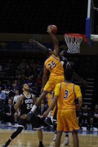 Broderick Newbill dunk. He had 20 points against Grand Canyon and 11 points against CSU. (Photo | Chelsea Emuakhagbon)