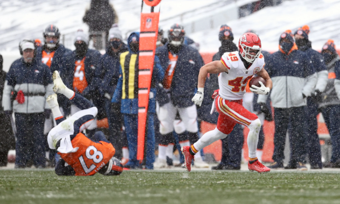 Chiefs use defense and special teams to dominate Broncos