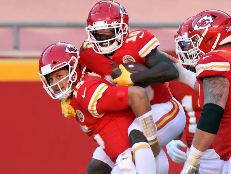Chiefs quarterback and wide receiver celebrating after their second touchdown against the Jets