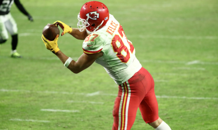 Superstar quarterback Patrick Mahomes found tight end Travis Kelce wide open in the end zone to lift the Chiefs to a 35-31 win over the Raiders on Sunday night. (Adam Parker/Chiefs)