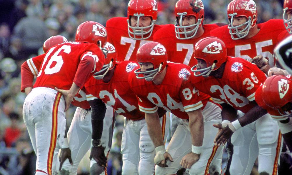 Jan+11%2C+1970%3B+New+Orleans%2C+LA%2C+USA%3B+FILE+PHOTO%3B+Kansas+City+Chiefs+quarterback+%2816%29+Len+Dawson+in+the+offensive+huddle+during+Super+Bowl+IV+against+the+Minnesota+Vikings+at+Tulane+Stadium.+Mandatory+Credit%3A+Photo+By+Manny+Rubio-USA+TODAY+Sports+%C2%A9+Copyright+Manny+Rubio