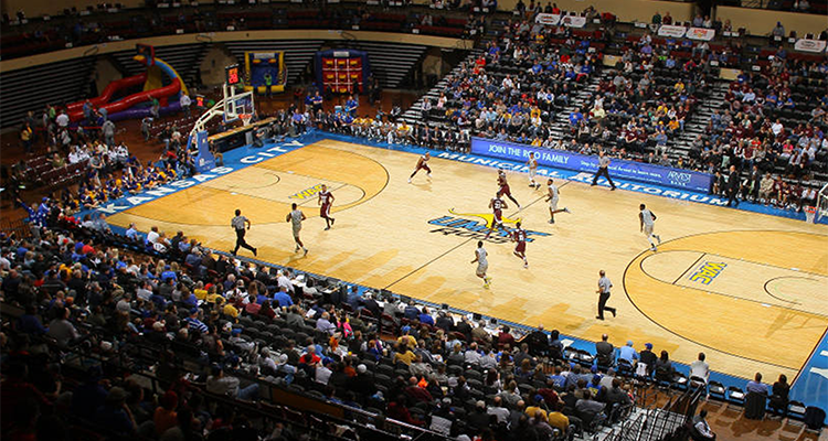 Fans+return+to+the+stands+at+UMKC+games