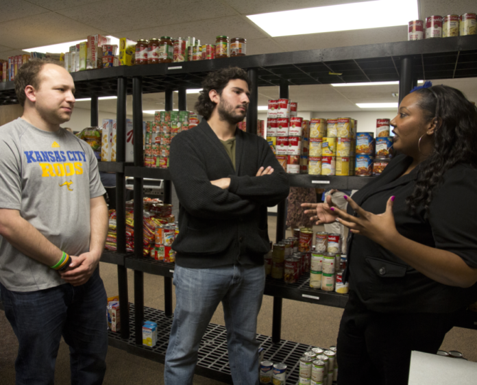 Alumni association raises money for Kangaroo Pantry, helps provide for students in need