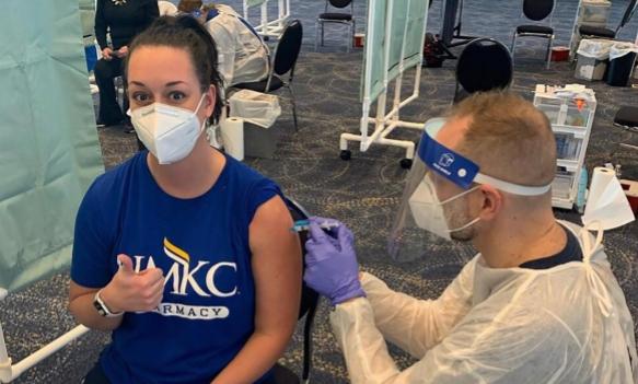 UMKC offers first COVID vaccination clinic of the semester