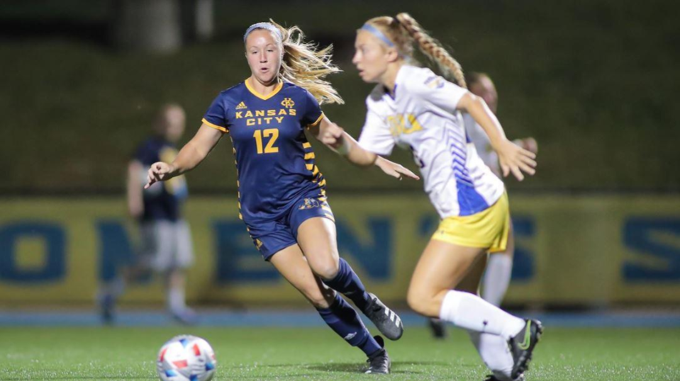 Women’s soccer: Roos lose control and composure in last minute defeat