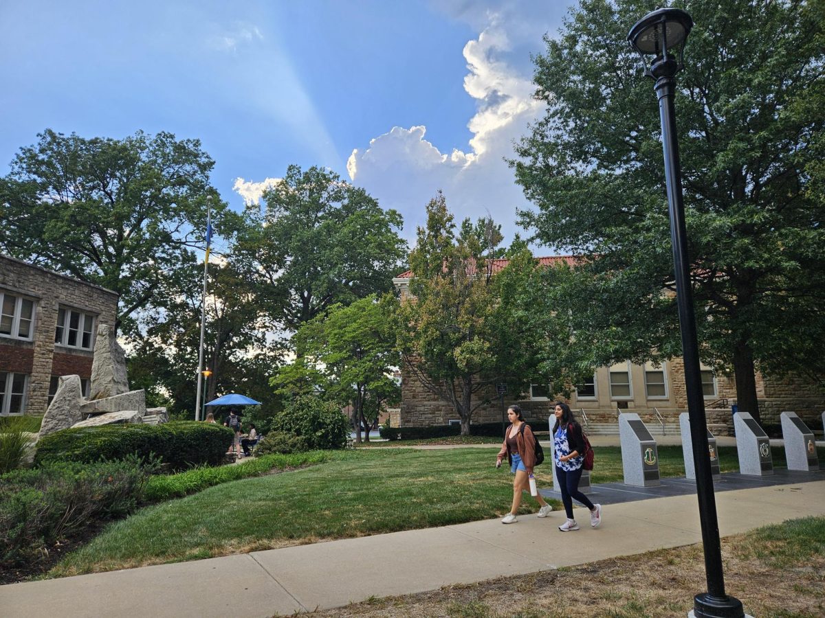 Students walking in the quad in the hot weather. 