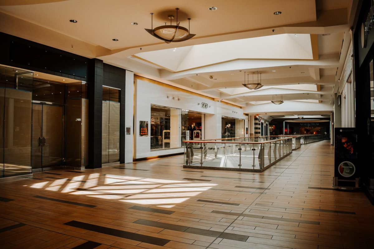 Empty Oak Park Mall