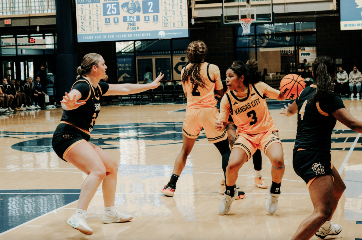 Junior guard Alayna Contreras gets ready to take a shot.