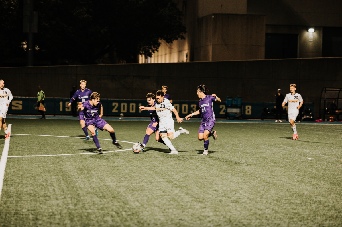 Junior forward Gabriel Fernandes prepares to pass the ball vs St. Thomas (Oct. 19)