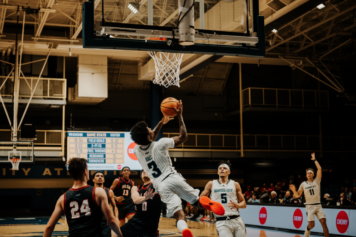 Junior point guard Davontae Hall shoots a layup against HLGU (Nov. 4, 2024).