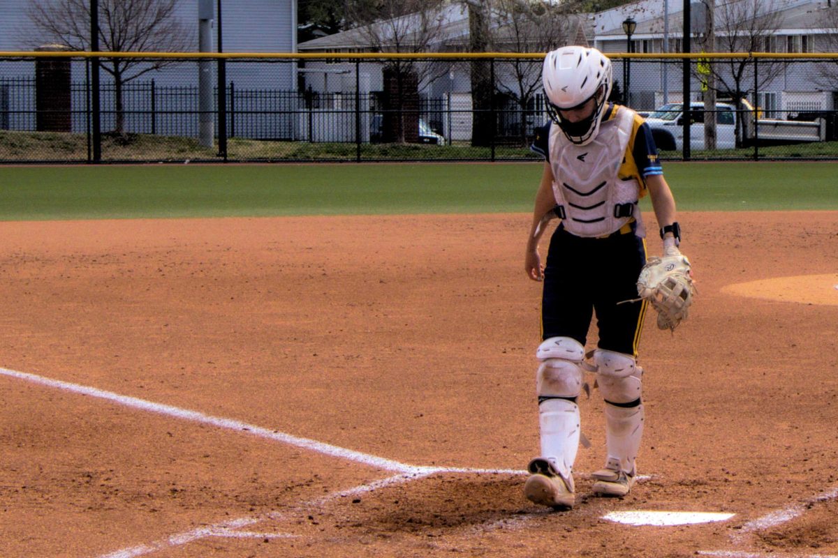 Roos Softball struggles in 2025 season