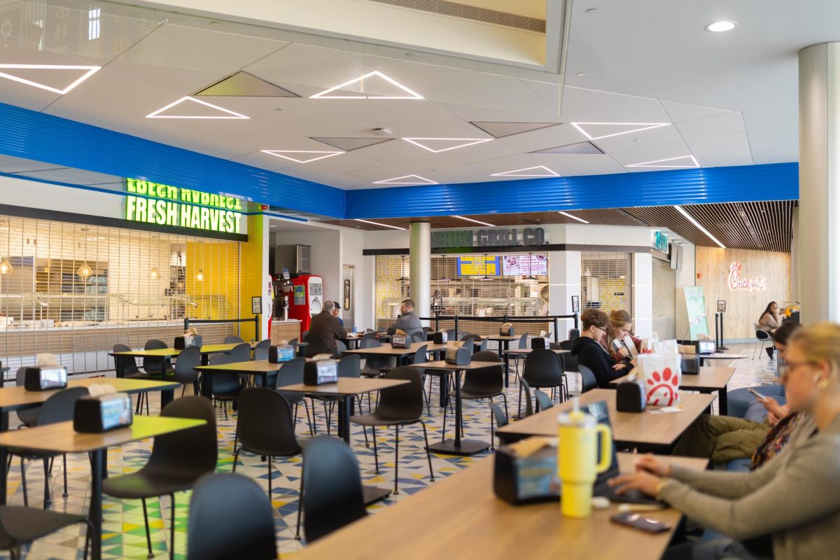 On the Student Union Foodiverse webpage, UMKC claims its dining hall is, "Featuring a wide variety of fresh food designed to satisfy everyone's appetite with food choices to rival your favorite restaurants.”
